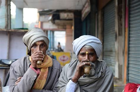  Night Walk: A Journey into the Soul of India's Cities - Fascinating Nocturnal Portraits and Vivid Urban Stories